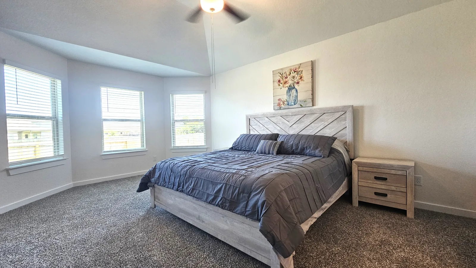 Alternate view of the spacious primary bedroom at Beebrush Saddle