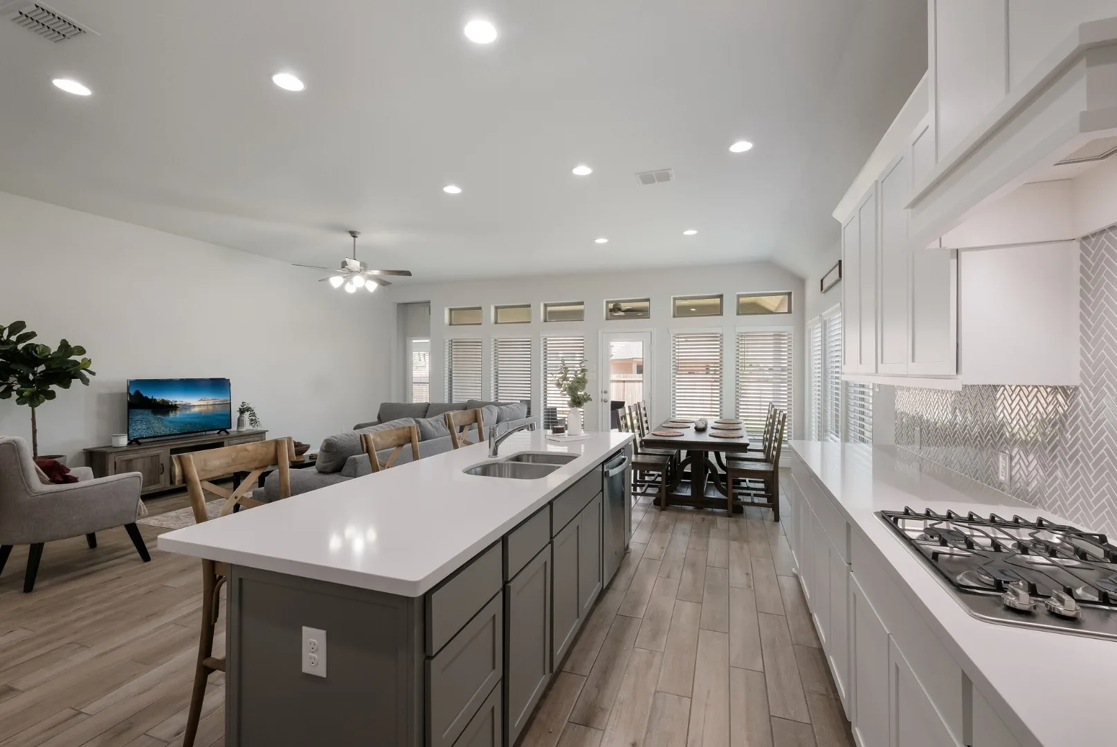 Large kitchen island and dining area at Desperado Run