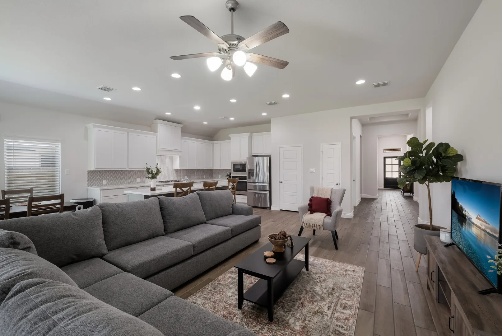 Spacious furnished living room at Desperado Run